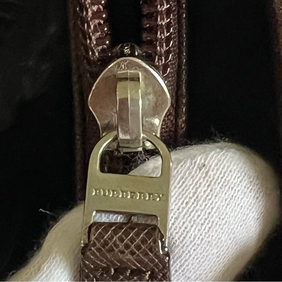 💕PRICE REDUCTION💕 Pre-loved! BURBERRY tote bag. - Picture 7 of 13